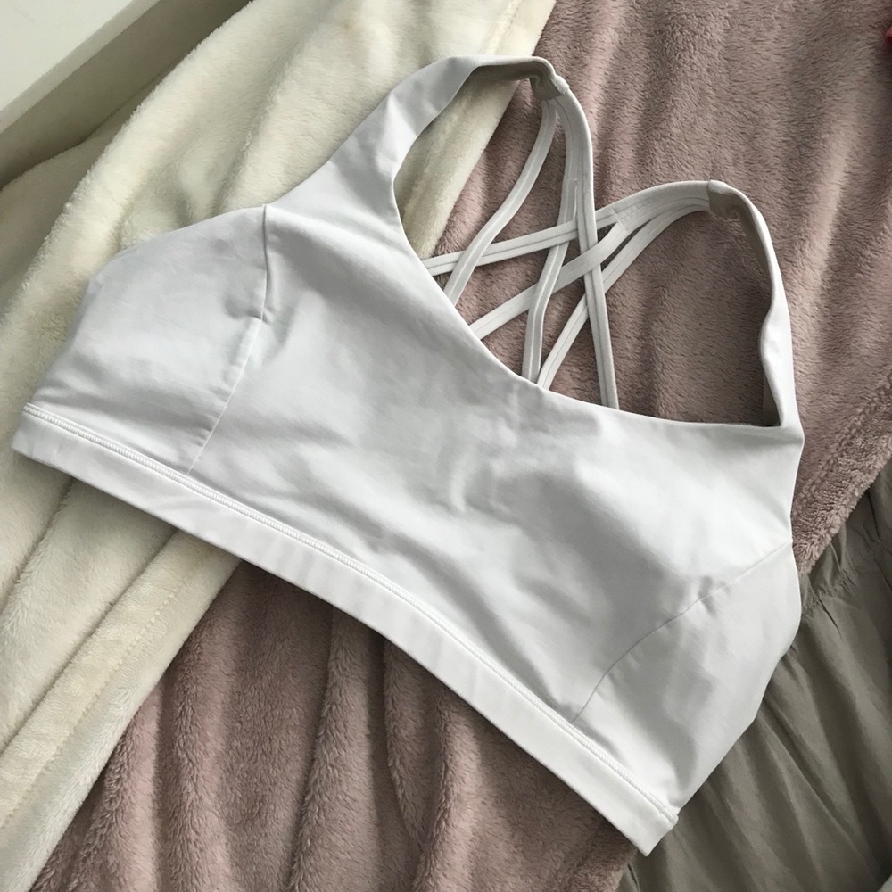 white lululemon sports bra